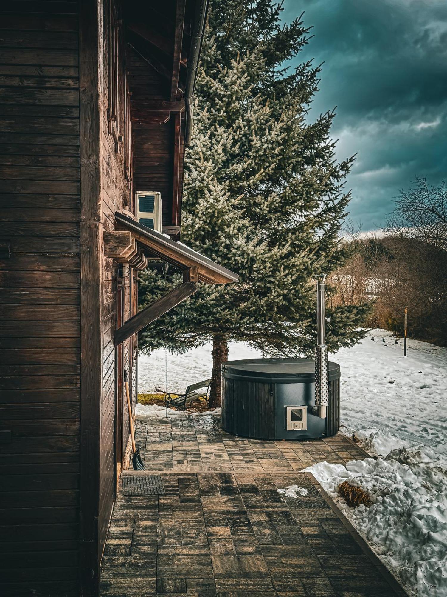 Woodenhouse With Two Apartments Otočac Exterior foto
