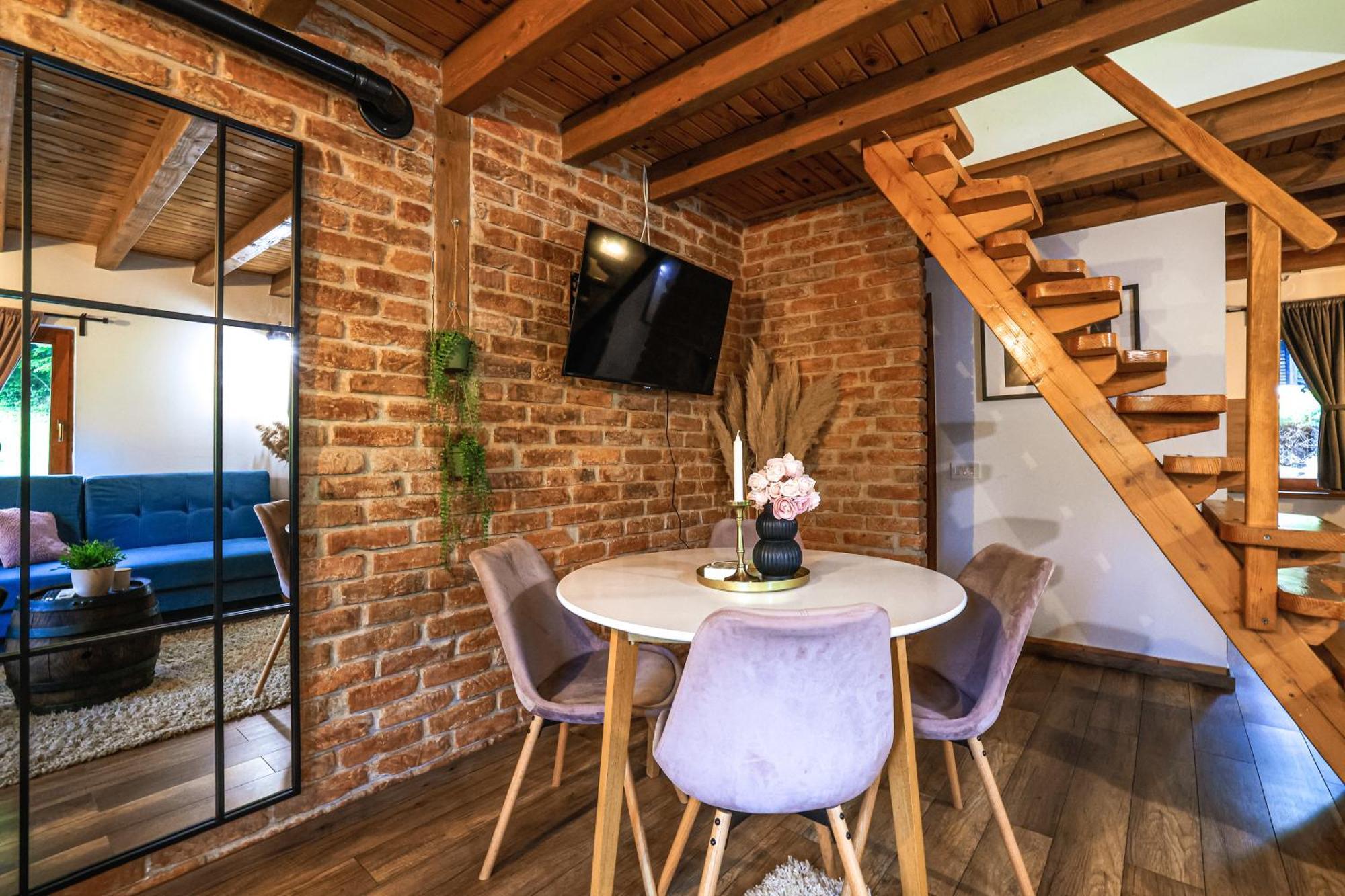 Woodenhouse With Two Apartments Otočac Exterior foto