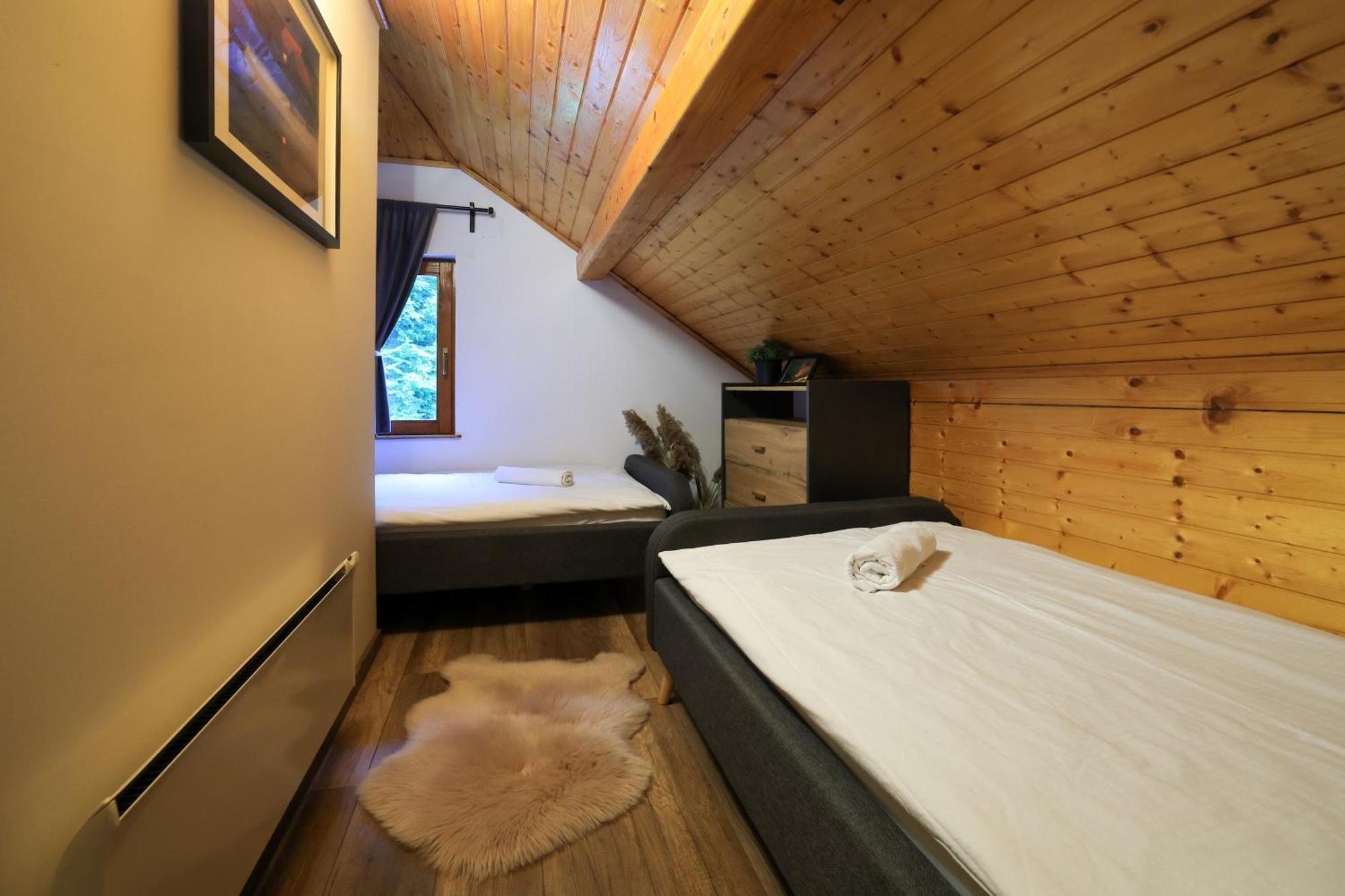 Woodenhouse With Two Apartments Otočac Exterior foto