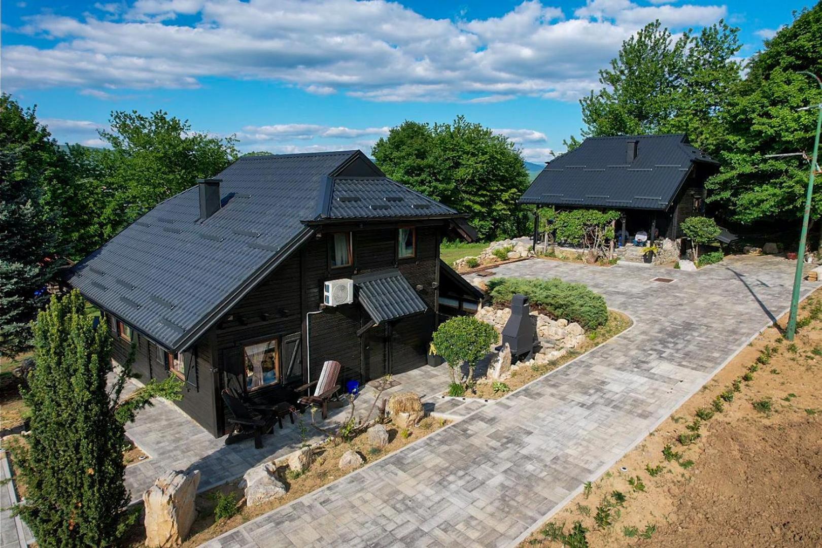 Woodenhouse With Two Apartments Otočac Exterior foto