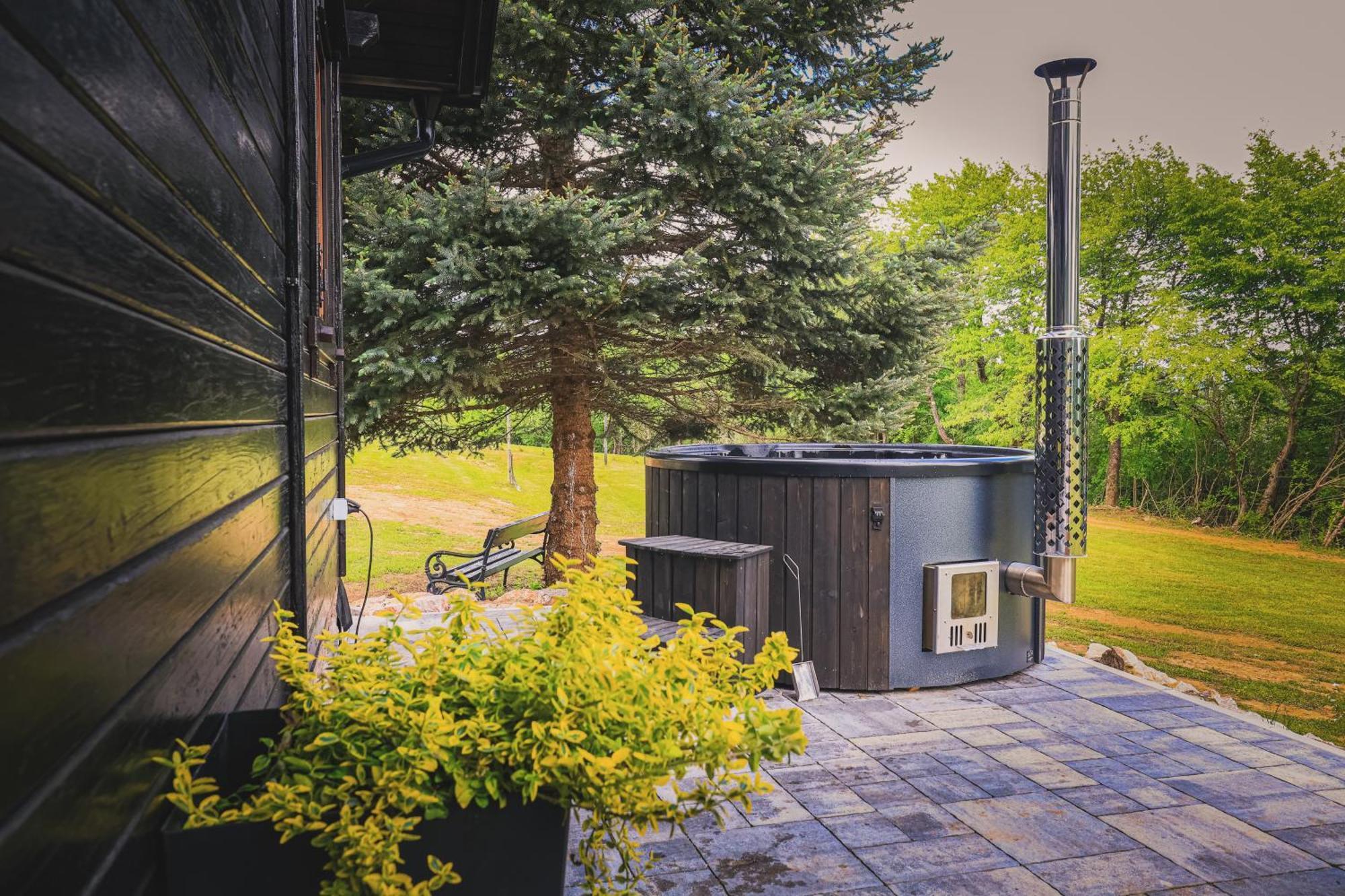 Woodenhouse With Two Apartments Otočac Exterior foto